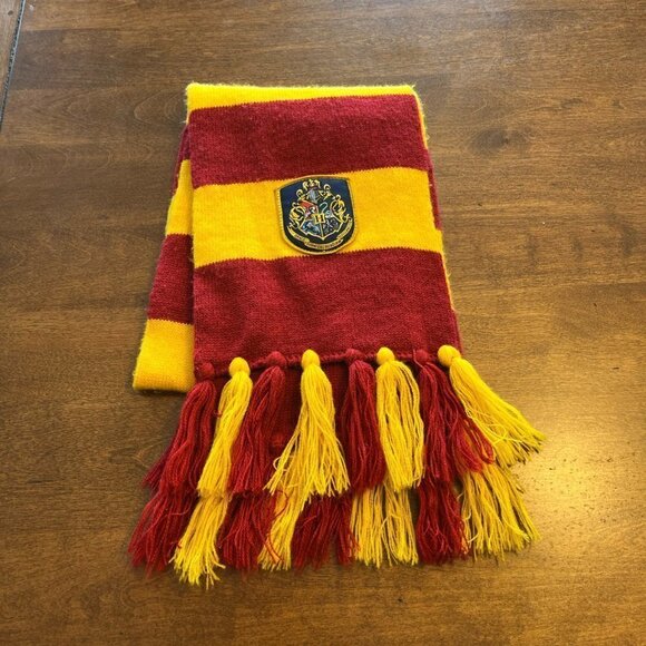 Harry Potter scarf Hogwarts crest Gryffindor - Picture 3 of 6